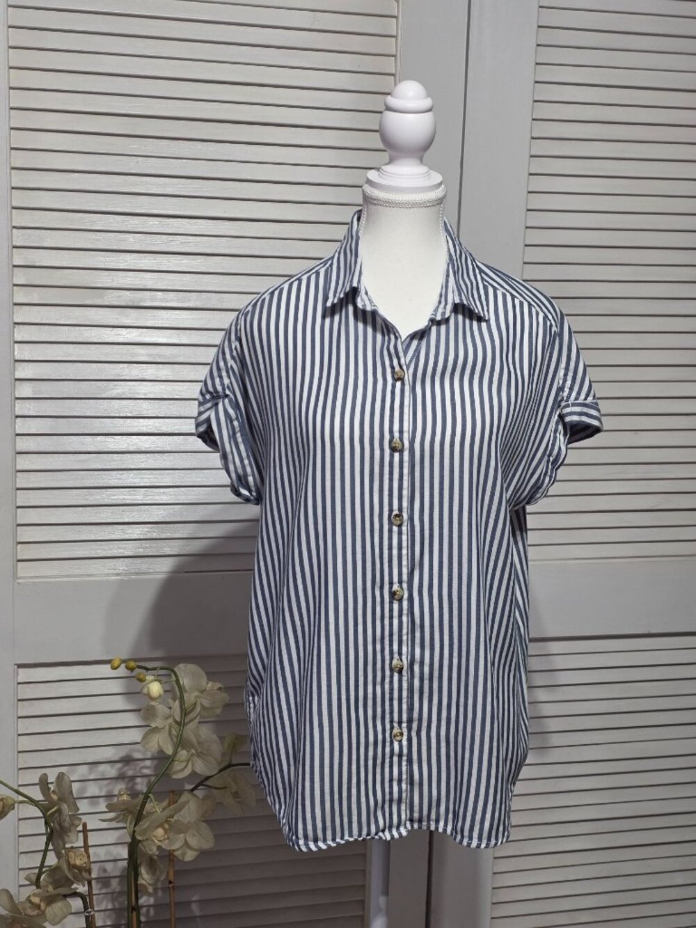 Lola River Women's Blue White Striped Chloe Button Up Blouse Size Medium 3873